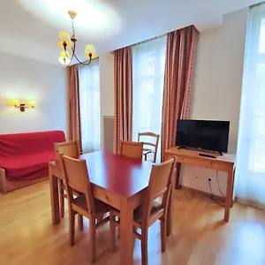  Appartement La Petite Ourse, T2, Centre Luchon, Wifi, Casier A Skis, Ascenseur, 4 Personnes